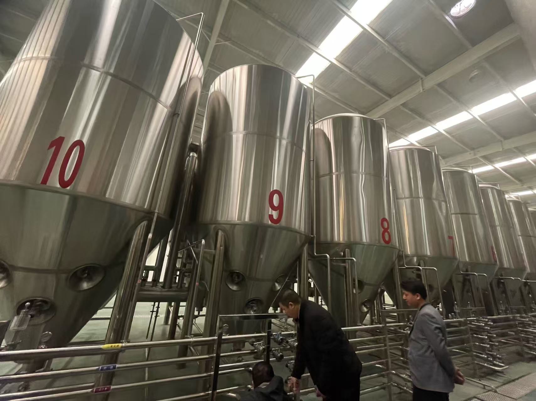 芦山精酿啤酒设备厂—平面布置、设备设计、制造、调试、培训等一条龙服务